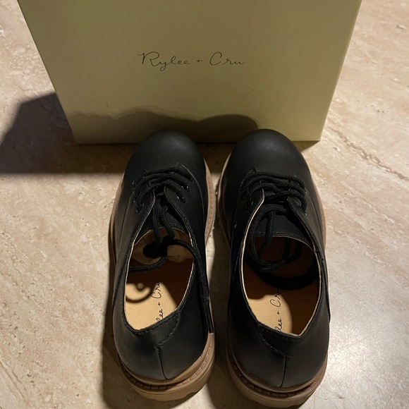 Rylee + Cru Black and Tan Kids Dress Shoes - Picture 3 of 5